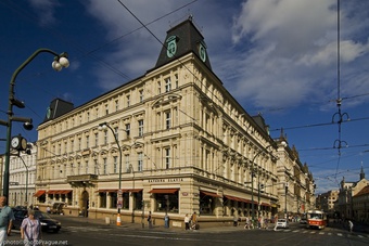 Le palais Lažansky – Le café Slavia