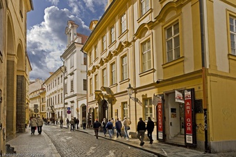 La rue Husova