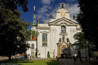Die Kirche Mariä-Himmelfahrt (Kostel Nanebevzetí Panny Marie)
